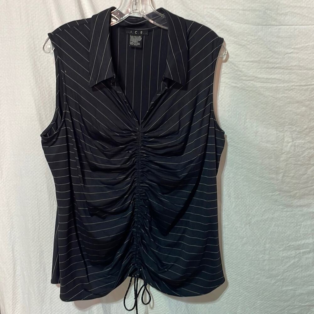 ICE 2x black white stripe adjustable rushing fitted collared top sleeveless euc